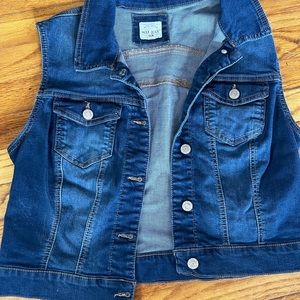 Cropped mini denim vest